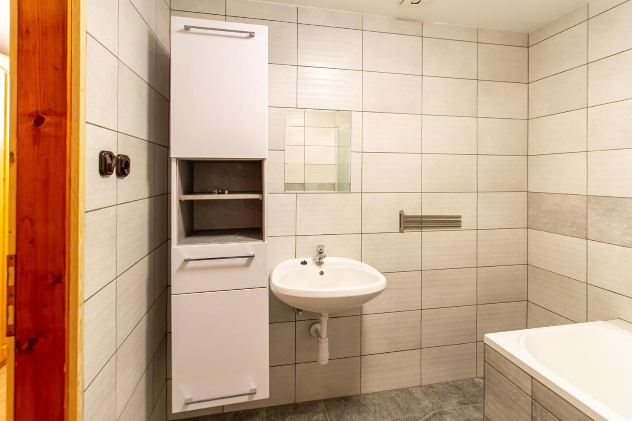 Deli Terasz B Apartman Free Parking, Self-Check-In Anytime เยอร์ ภายนอก รูปภาพ
