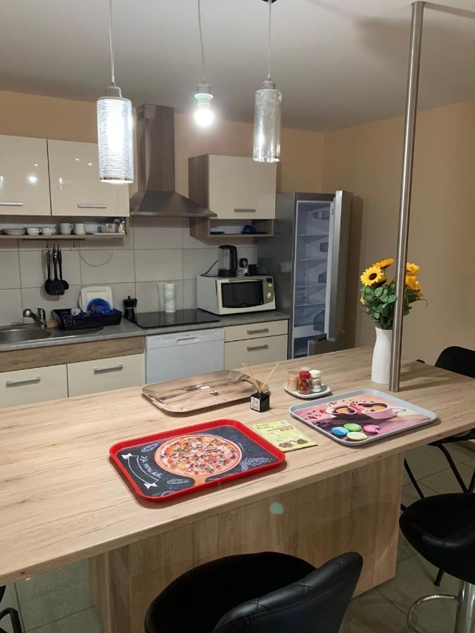 Deli Terasz B Apartman Free Parking, Self-Check-In Anytime เยอร์ ภายนอก รูปภาพ