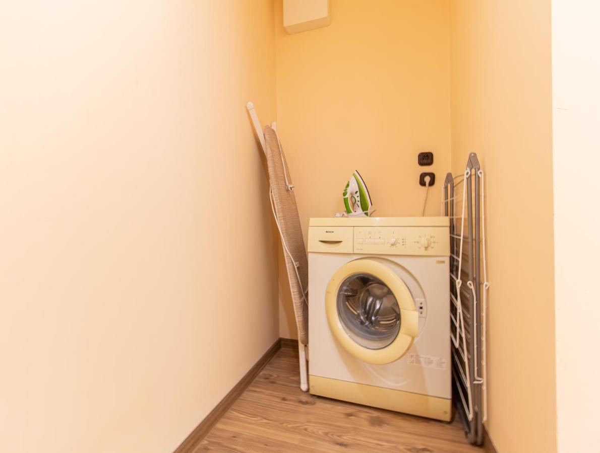 Deli Terasz B Apartman Free Parking, Self-Check-In Anytime เยอร์ ภายนอก รูปภาพ